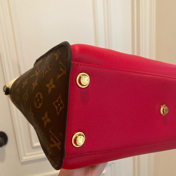 Louis Vuitton Handbag - Picture 7 of 10